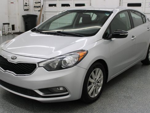 Used 2015 Kia Forte EX FWD image 3