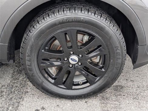 Used 2019 Ford Explorer XLT image 9
