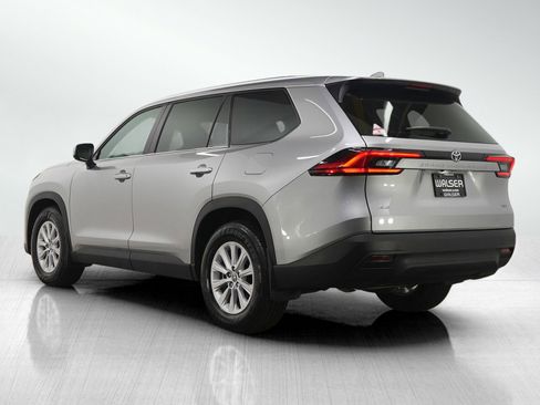 Used 2024 Toyota Grand Highlander XLE image 3