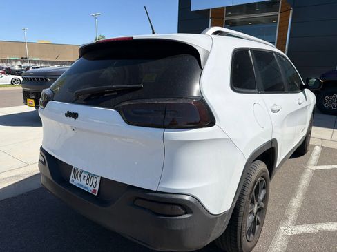Used 2015 Jeep Cherokee Latitude w/ Cold Weather Group AWD/4WD image 8