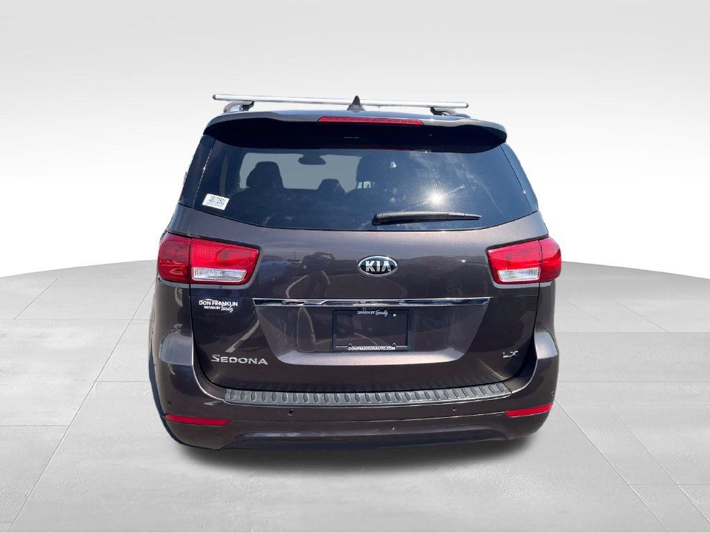 Used 2016 Kia Sedona LX w/ LX Convenience Package FWD image 4