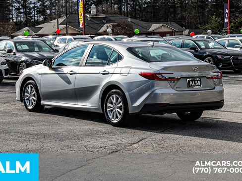 Used 2025 Toyota Camry LE image 7