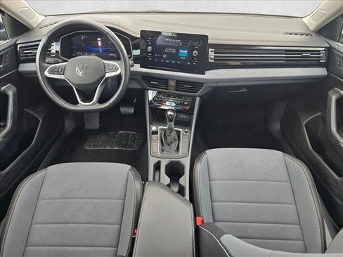 Used 2025 Volkswagen Jetta SE image 17