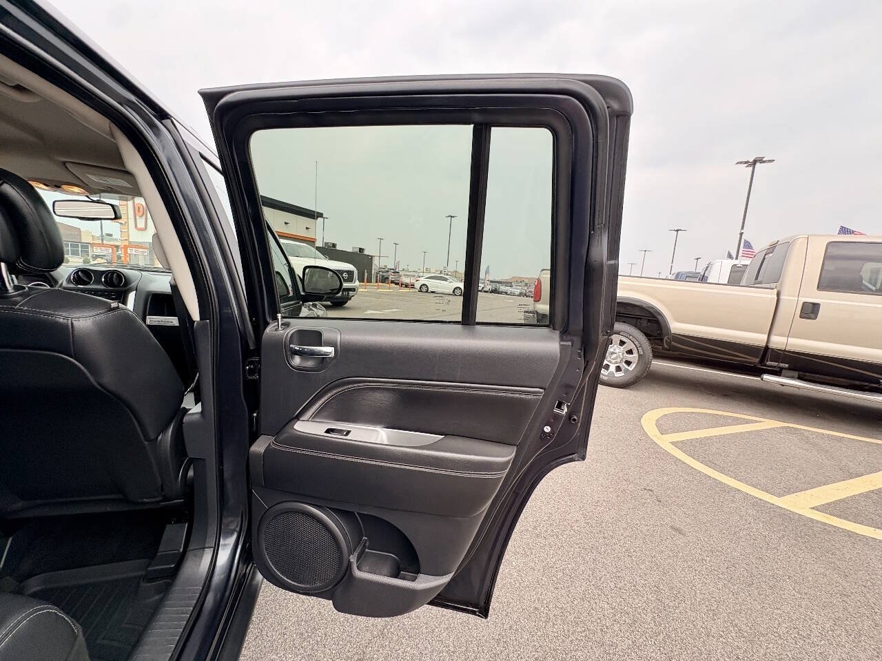 Used 2014 Jeep Compass Latitude AWD/4WD image 27