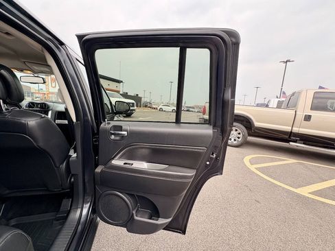 Used 2014 Jeep Compass Latitude AWD/4WD image 27