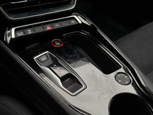 Used 2023 Audi e-tron GT Premium Plus image 33