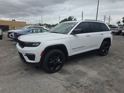Used 2025 Jeep Grand Cherokee Limited w/ Black Appearance Package RWD image 3