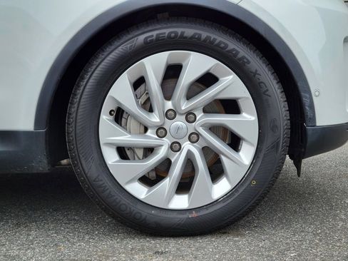 Used 2024 Land Rover Discovery S image 23