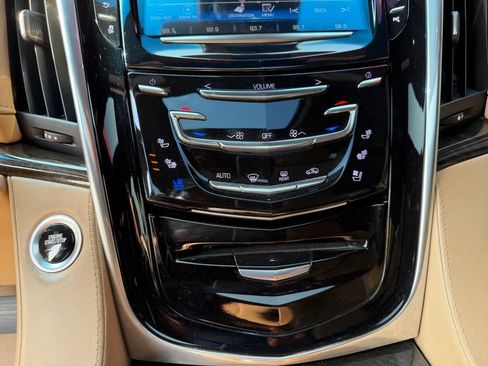 Used 2019 Cadillac Escalade ESV Platinum AWD/4WD image 26