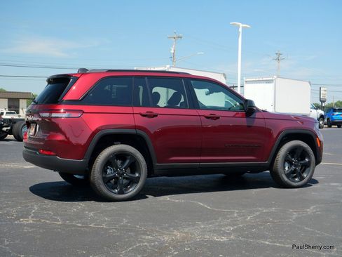 New 2025 Jeep Grand Cherokee Limited w/ Black Appearance Package image 13