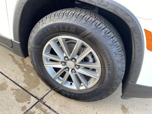Used 2023 Chevrolet Traverse LT w/ LPO, Cargo Package AWD/4WD image 32