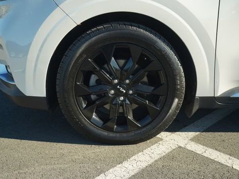 Used 2022 Kia Carnival SX Prestige image 11