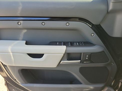 Used 2025 Land Rover Defender 130 S image 26