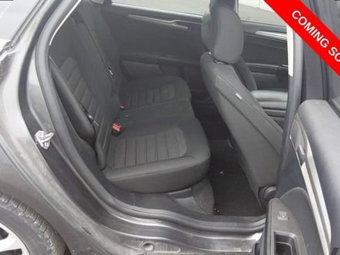Used 2020 Ford Fusion SE FWD image 6