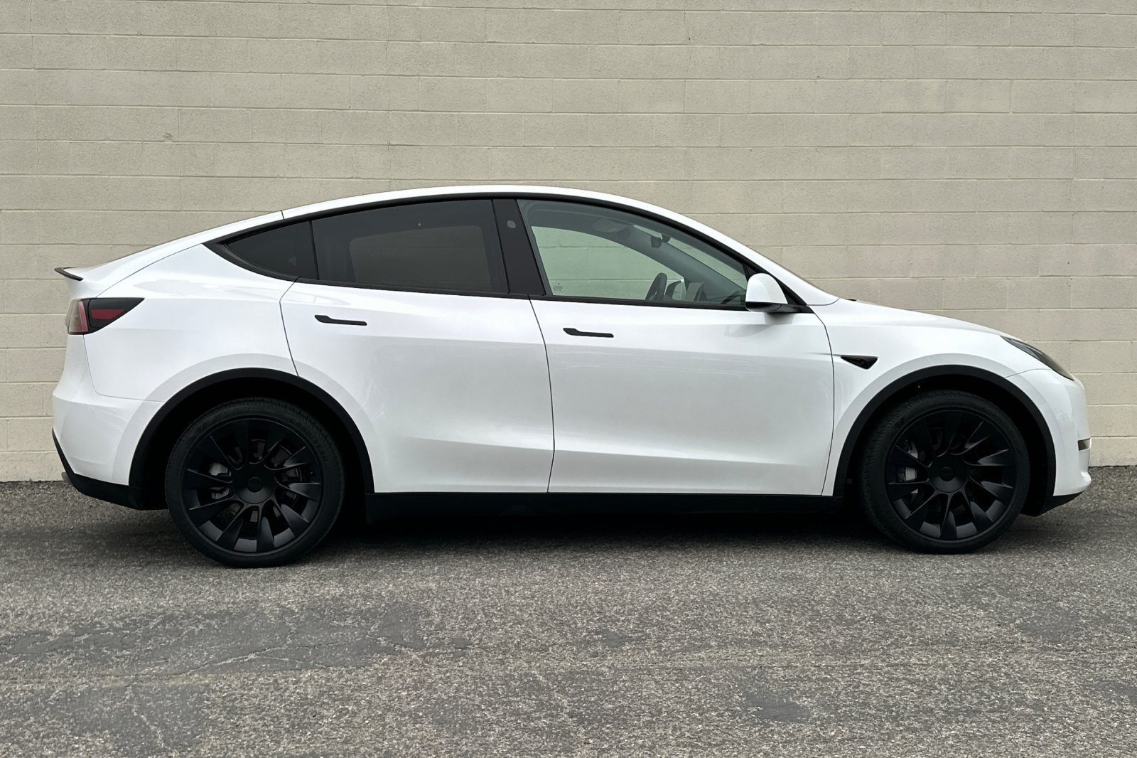 Used 2023 Tesla Model Y Long Range AWD/4WD image 3