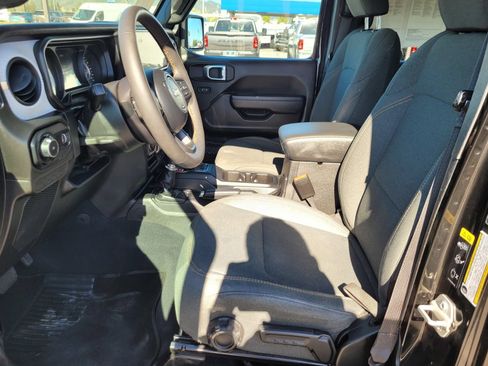 Used 2024 Jeep Wrangler Unlimited Sport AWD/4WD image 16