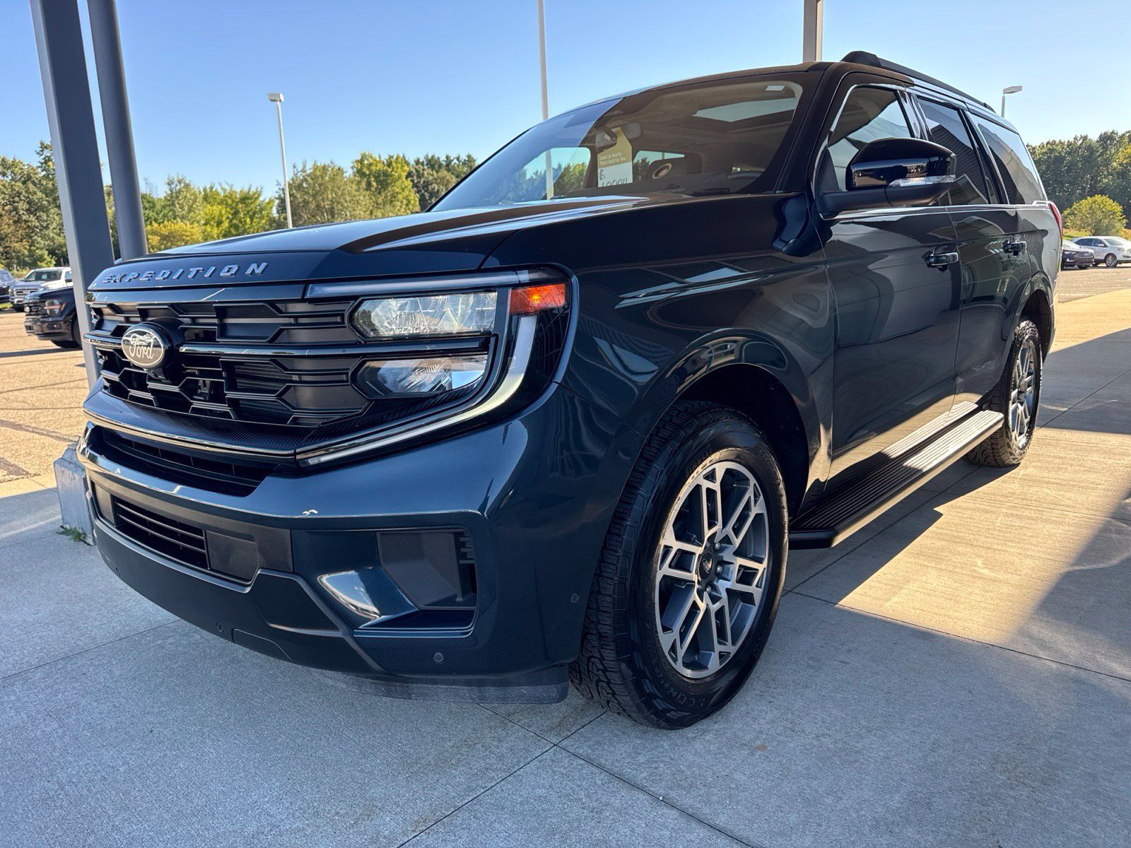 Certified 2025 Ford Expedition Active AWD/4WD image 3