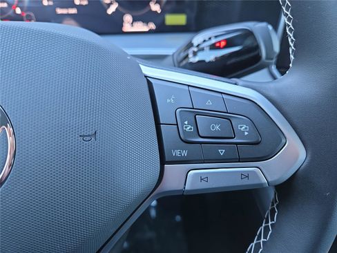 New 2026 Volkswagen Tiguan SE image 17