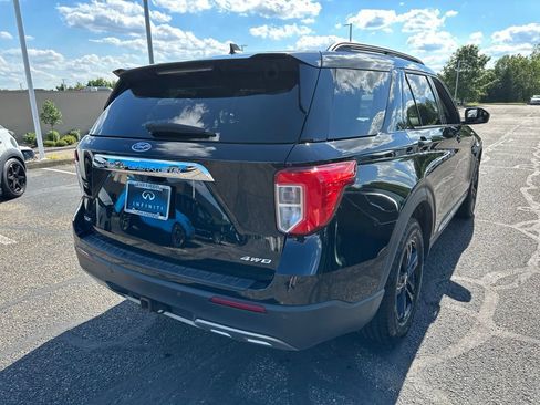 Used 2021 Ford Explorer XLT w/ Equipment Group 202A AWD/4WD image 14