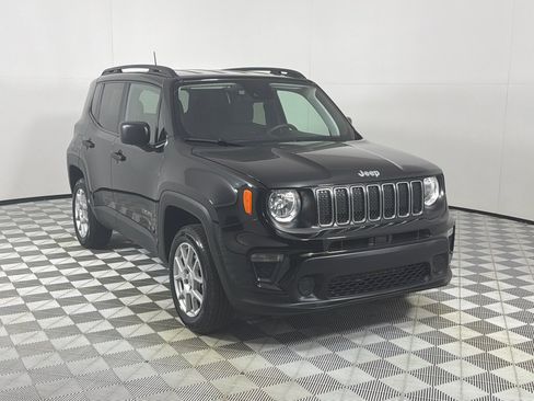 Used 2021 Jeep Renegade Sport w/ Sport Appearance Group AWD/4WD image 3