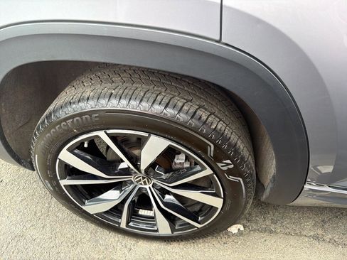 Used 2024 Volkswagen Atlas SEL Premium R-Line image 5