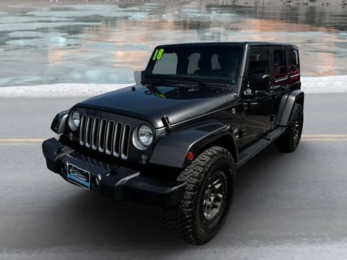Used 2018 Jeep Wrangler Unlimited Sahara w/ Connectivity Group AWD/4WD image 7