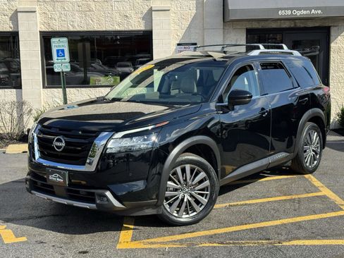 Used 2022 Nissan Pathfinder SL w/ SL Premium Package image 2