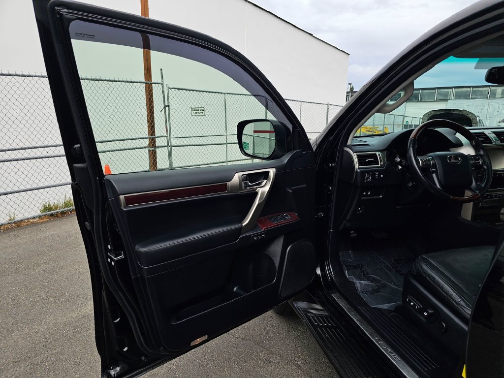 Used 2015 Lexus GX 460 w/ Premium Package AWD/4WD image 18