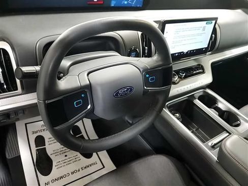 Used 2025 Ford Expedition Active AWD/4WD image 4