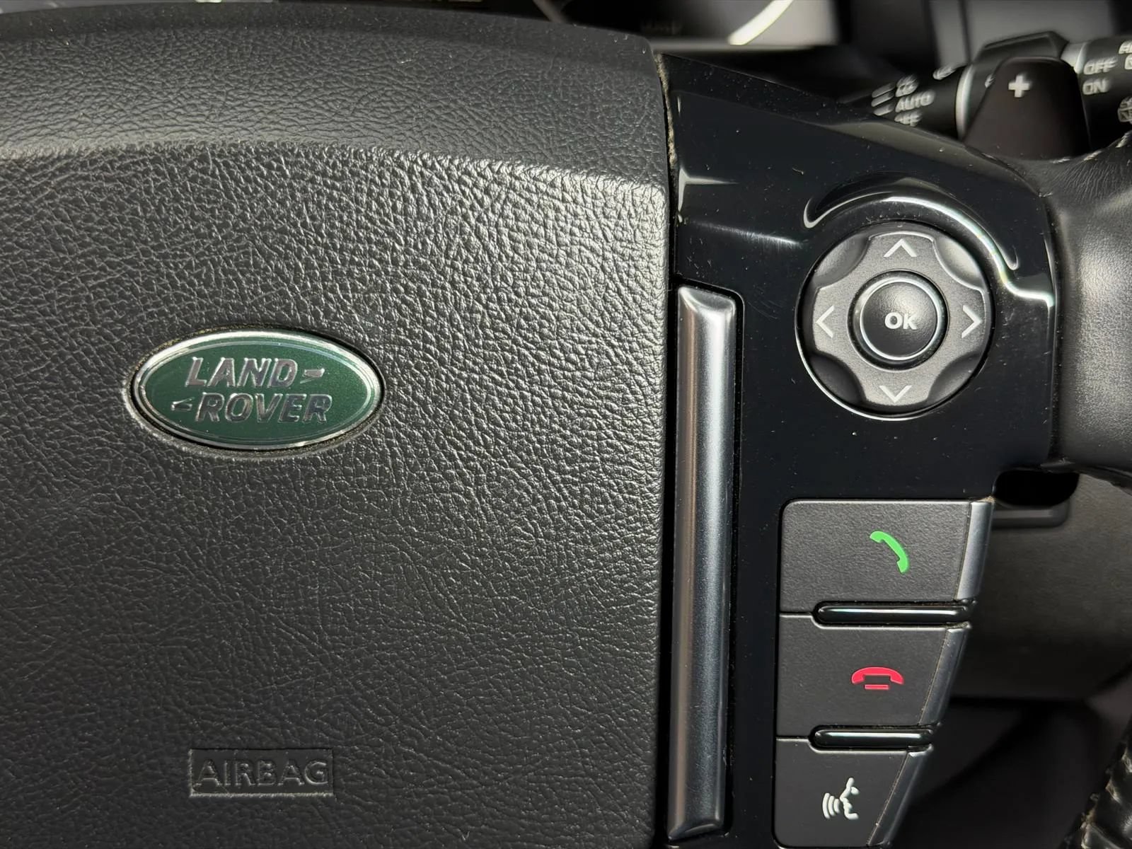 Used 2015 Land Rover LR4 HSE AWD/4WD image 38