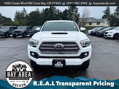 Used 2017 Toyota Tacoma 4x4 Double Cab image 2
