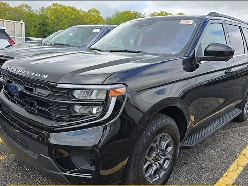 Used 2025 Ford Expedition Active RWD image 1