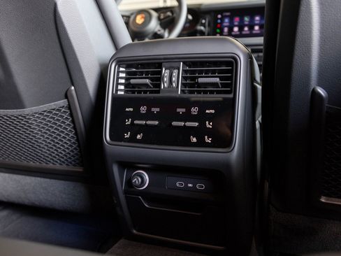 Certified 2026 Porsche Cayenne Coupe image 29