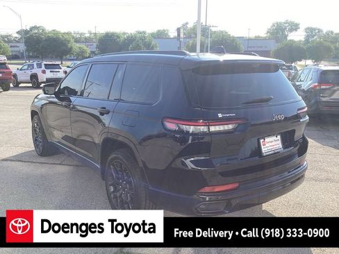 Used 2023 Jeep Grand Cherokee L Summit w/ Advanced Protech Group IV image 5