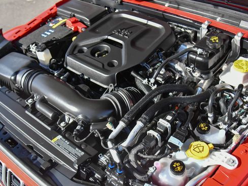 Used 2025 Jeep Wrangler Sahara image 50