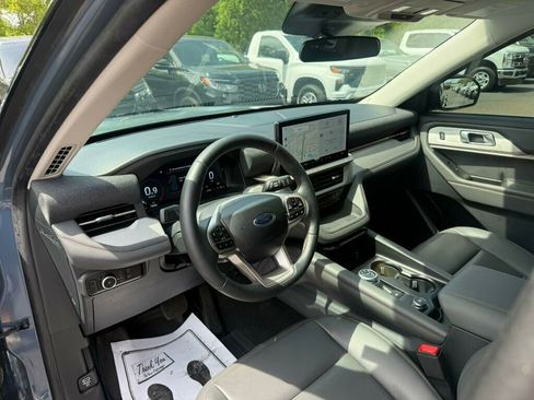Used 2025 Ford Explorer Active w/ Active Comfort Package image 3