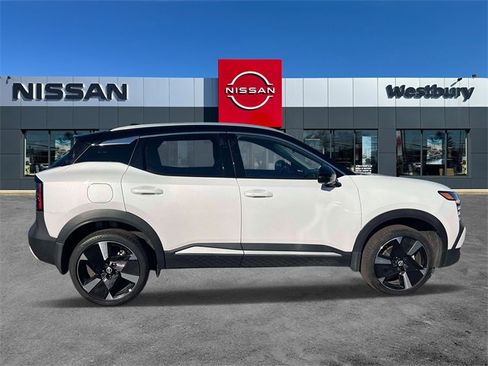 Used 2025 Nissan Kicks SR image 2