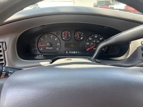 Used 2004 Ford Taurus SE FWD image 16