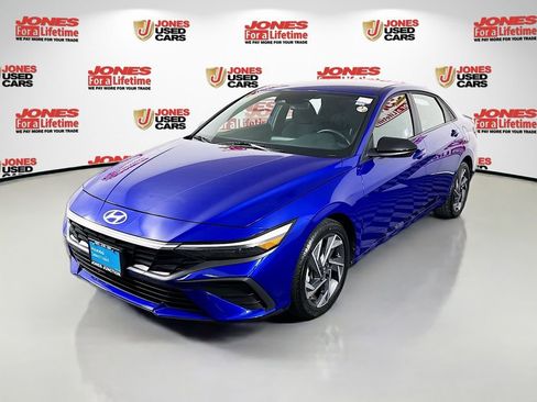 Certified 2025 Hyundai Elantra Sport FWD image 12