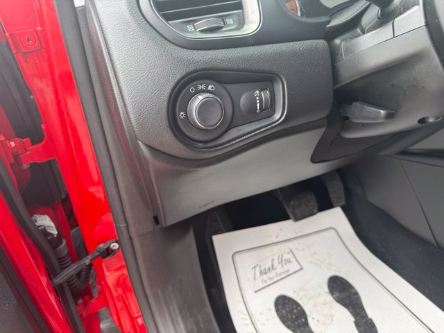 Used 2023 Jeep Renegade Latitude AWD/4WD image 17