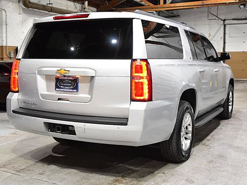 Used 2015 Chevrolet Suburban LT image 9