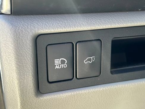 Used 2019 Toyota Sequoia Platinum RWD image 33