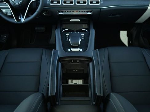 Certified 2026 Mercedes-Benz GLS 450 4MATIC image 33