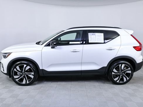 Certified 2025 Volvo XC40 B5 Plus image 2