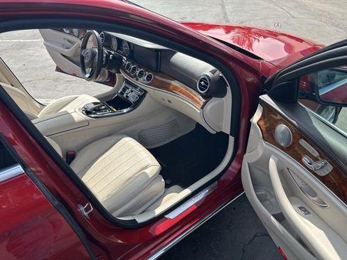 Used 2018 Mercedes-Benz E 400 4MATIC Sedan w/ Premium 3 Package (Q03) image 20