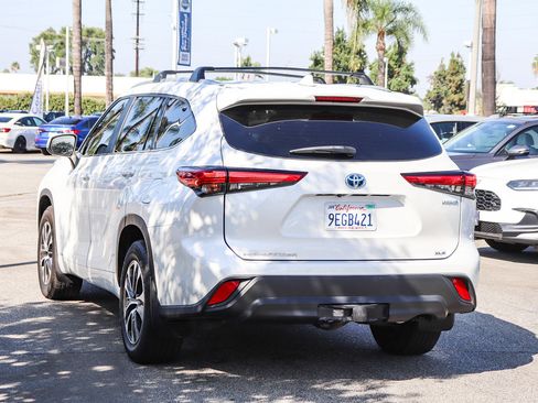 Used 2023 Toyota Highlander XLE AWD/4WD image 12