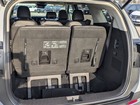 Used 2025 Kia Carnival SX image 34