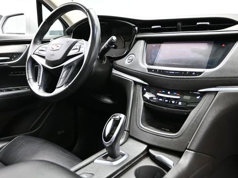 Used 2018 Cadillac XT5 Luxury w/ Driver Awareness Package AWD/4WD image 16