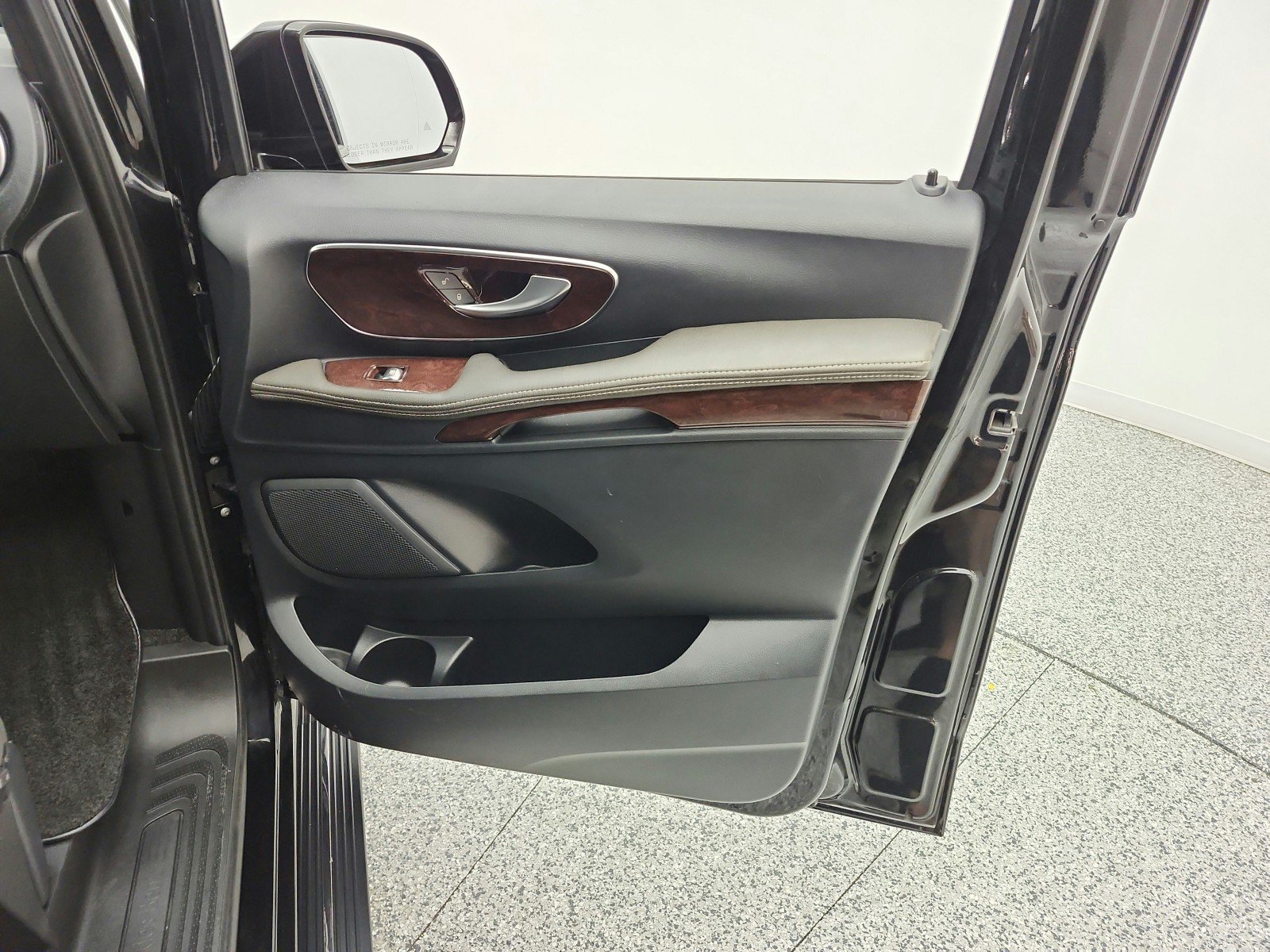 Used 2018 Mercedes-Benz Metris Passenger image 19