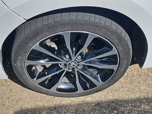 Used 2019 Toyota Corolla SE image 2